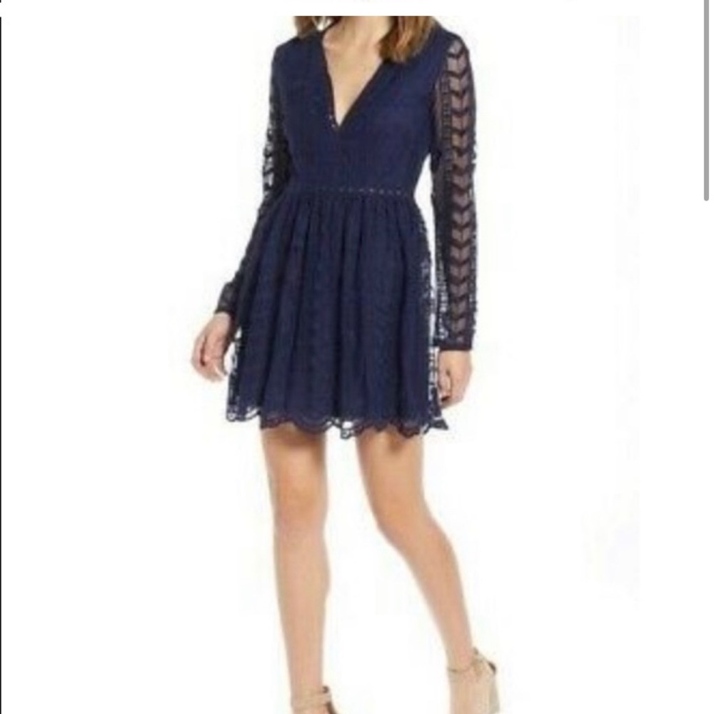 Socialite Long Sleeve V-Neck Lace Dress NAVY Small